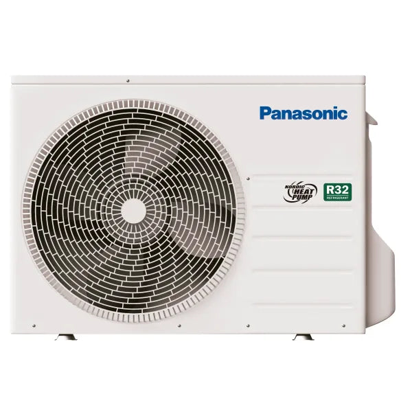 Panasonic udedel til varmepumpe R32, hvid, med stor ventilator og energieffektivt design.